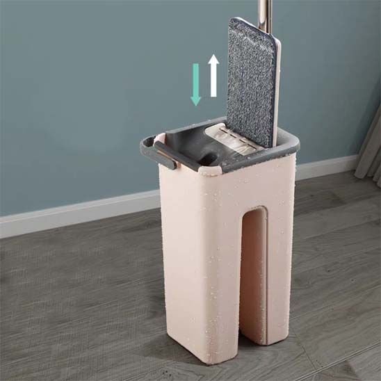 Démonstration du système d'essorage automatique du kit Super Cleaner avec tête microfibre