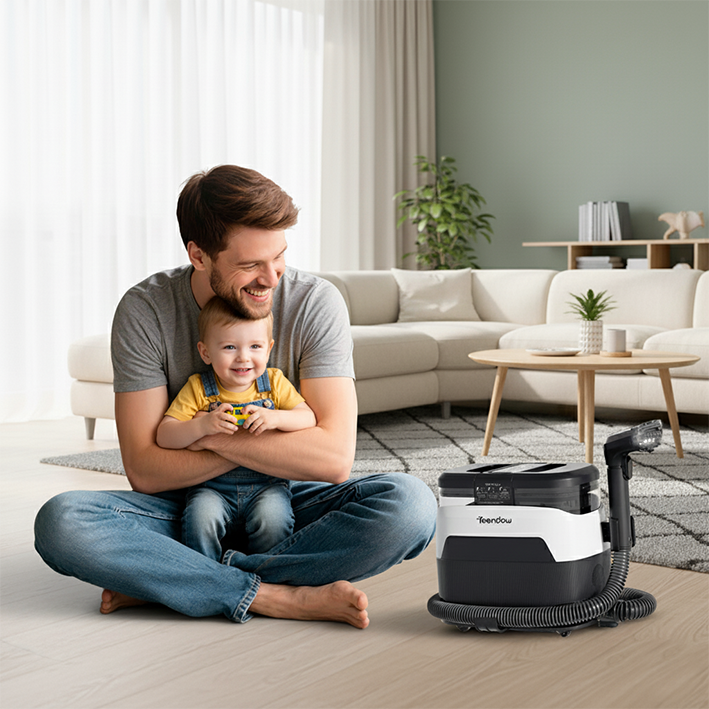 aspirateur laveur dans salon propre et une famille contente