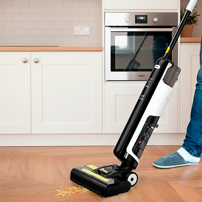 aspirateur laveur sans fil nettoyage dans la cuisine pattes