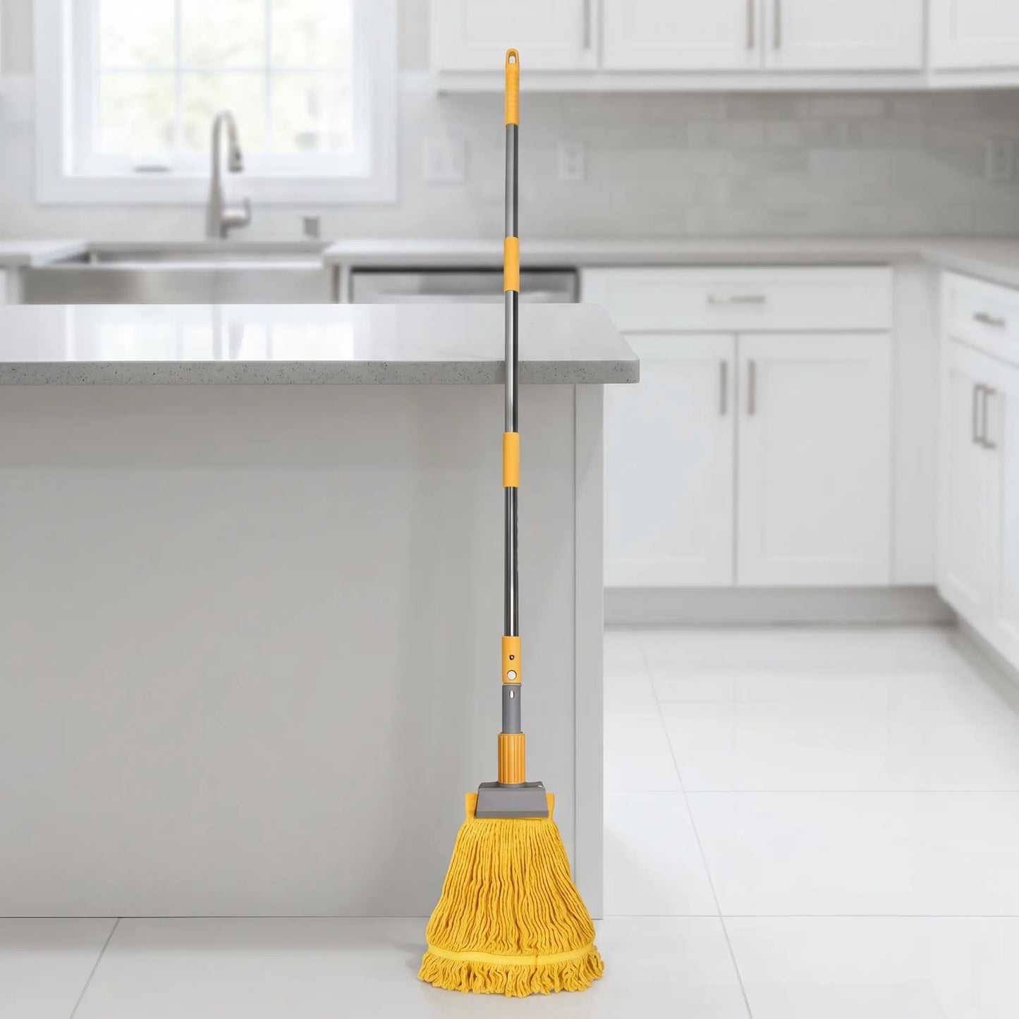 balai espagnol nettoyage sol cuisine blanche
