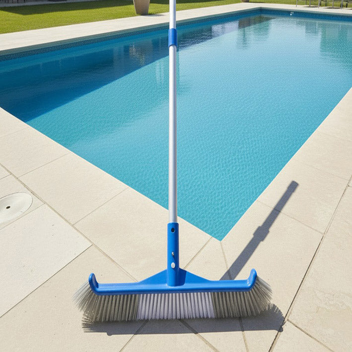 balai piscine propre