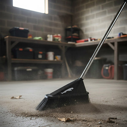 Balai pour nettoyage des sols garage plein de poussiere