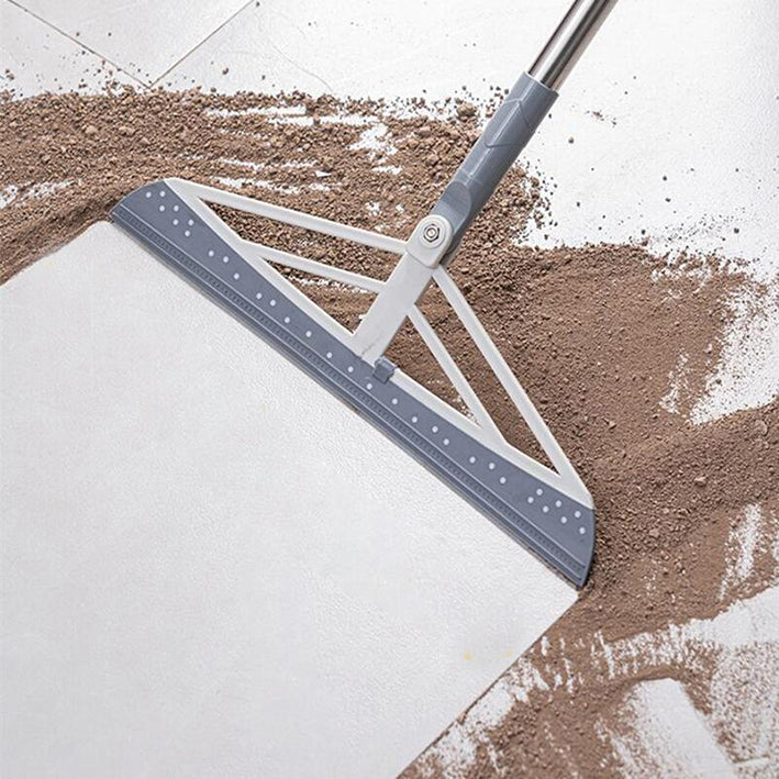 Balai raclette efficace sur un sol souillé
