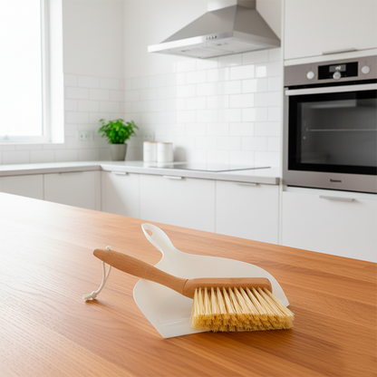 balayette et pelle dans une cuisine moderne