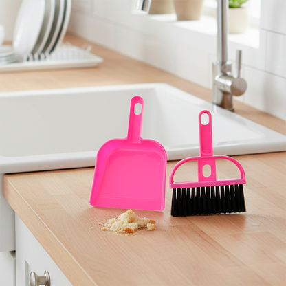 balayette pelle rose sur le comptoir de la cuisine