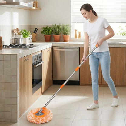 Femme nettoie avec la serpillère cuisine 1,5 m