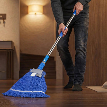 homme balai espagnol nettoyage sol entrée sobre