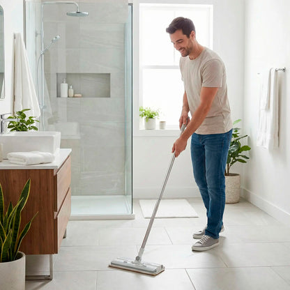 homme nettoie avec serpillère la salle de bain
