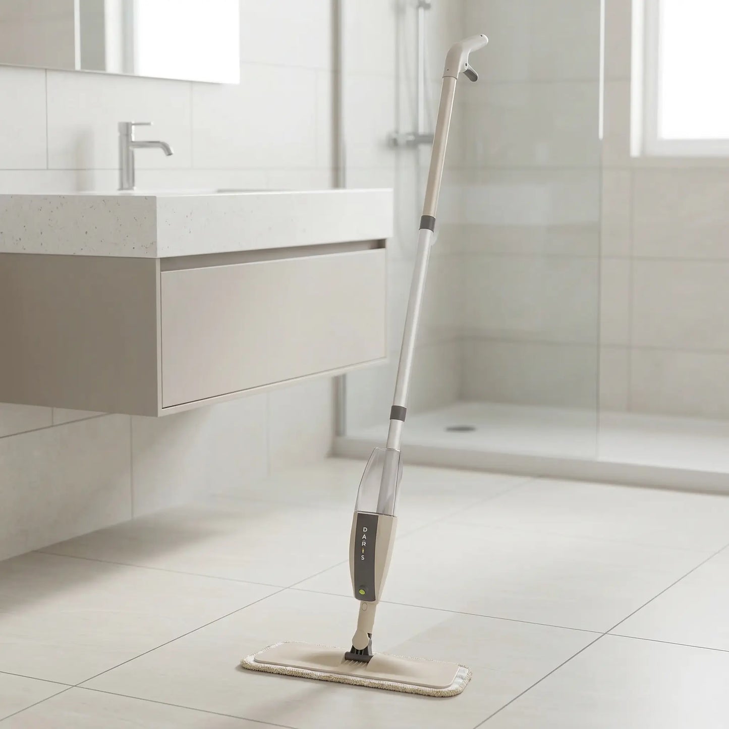 modèle de serpillère balai dans la salle de bain
