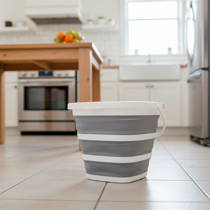 seau de nettoyage dans la cuisine