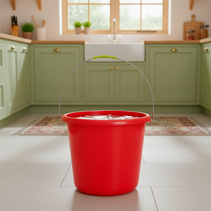 seau- rouge dans cuisine propre