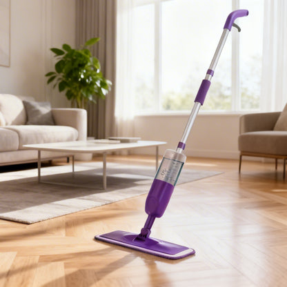 serpillère balai violette dans le salon moderne